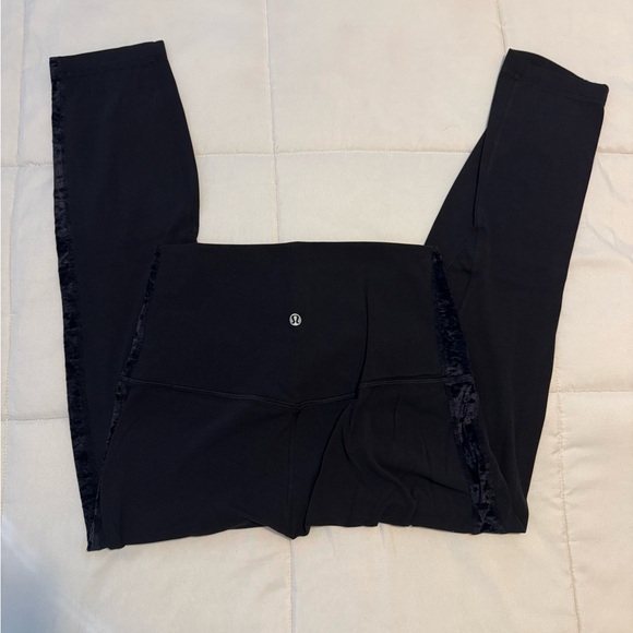 Lululemon Align Super High-Rise Crop *Crushed Velvet
Black special edition - Picture 6 of 13